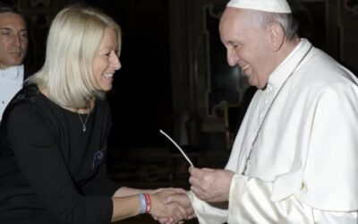 Papa Francesco e il bracciale salvavita AIDme: il regalo di Audens